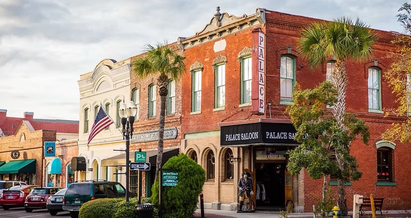 View of historic downtown Fernandina Beach, Florida, where Sasso Guerrero & Henderlite serves families throughout Nassau County.